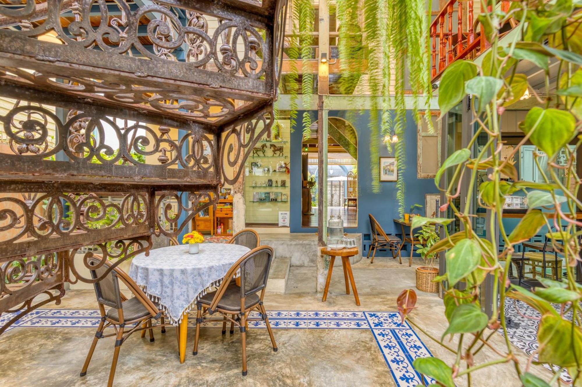 Priya Boutique House Bed & Breakfast กรุงเทพมหานคร ภายนอก รูปภาพ